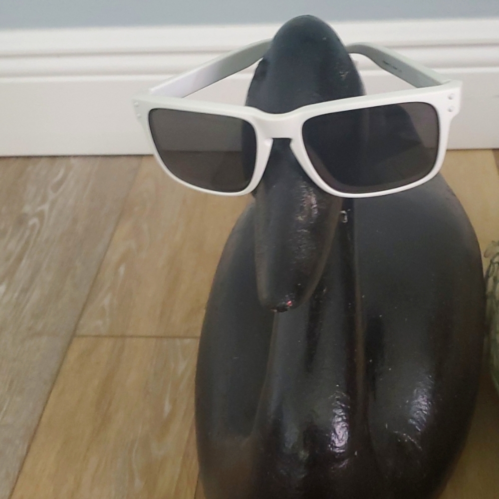 Mens Oakley Sunglasses. Never worn. White/Grey